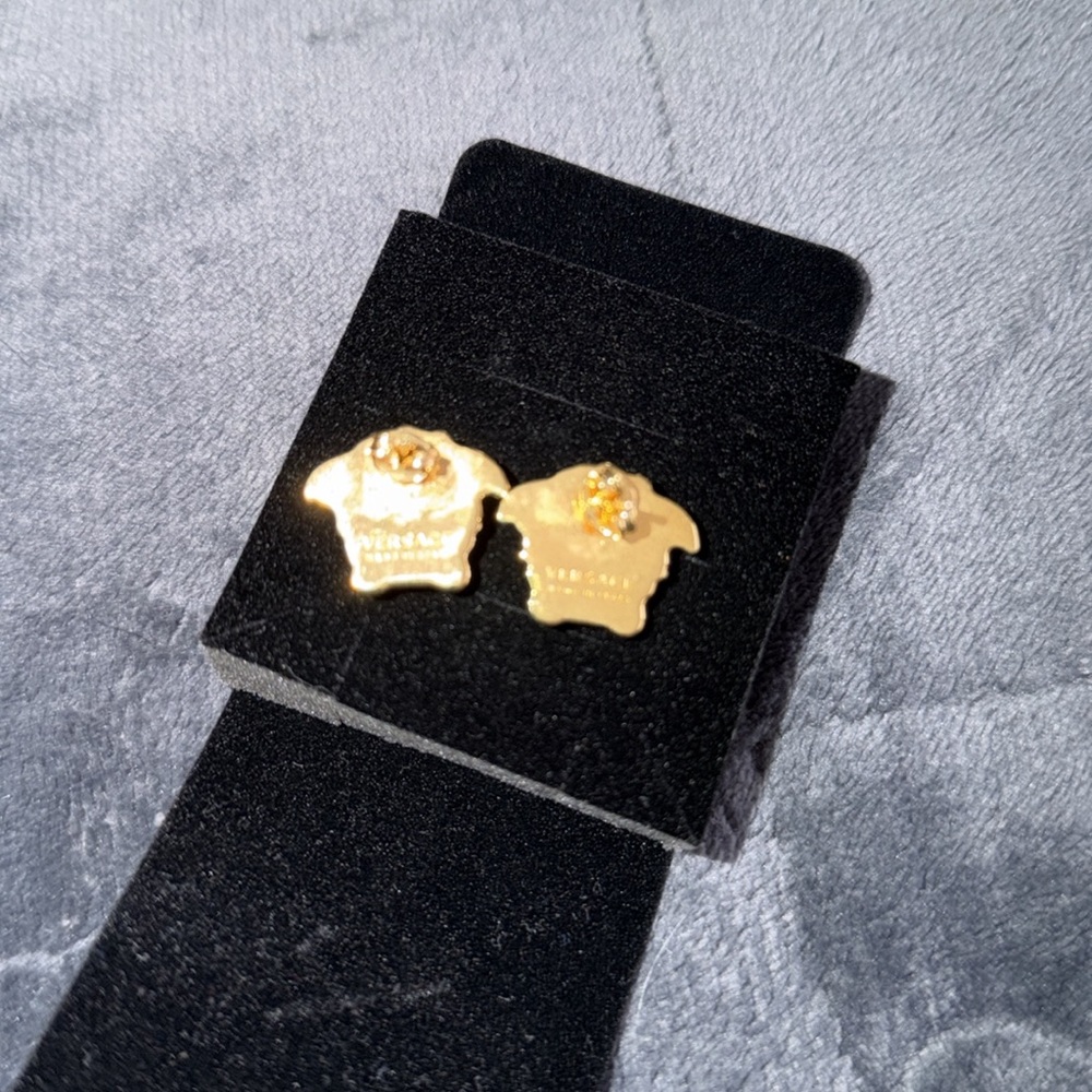Versace “Medusa” stud earrings. - Picture 7 of 7